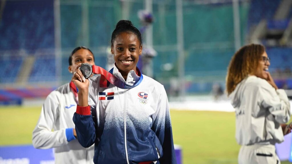 Evelina Minaya: plata y coraje en el salto largo de Santo Domingo 2026